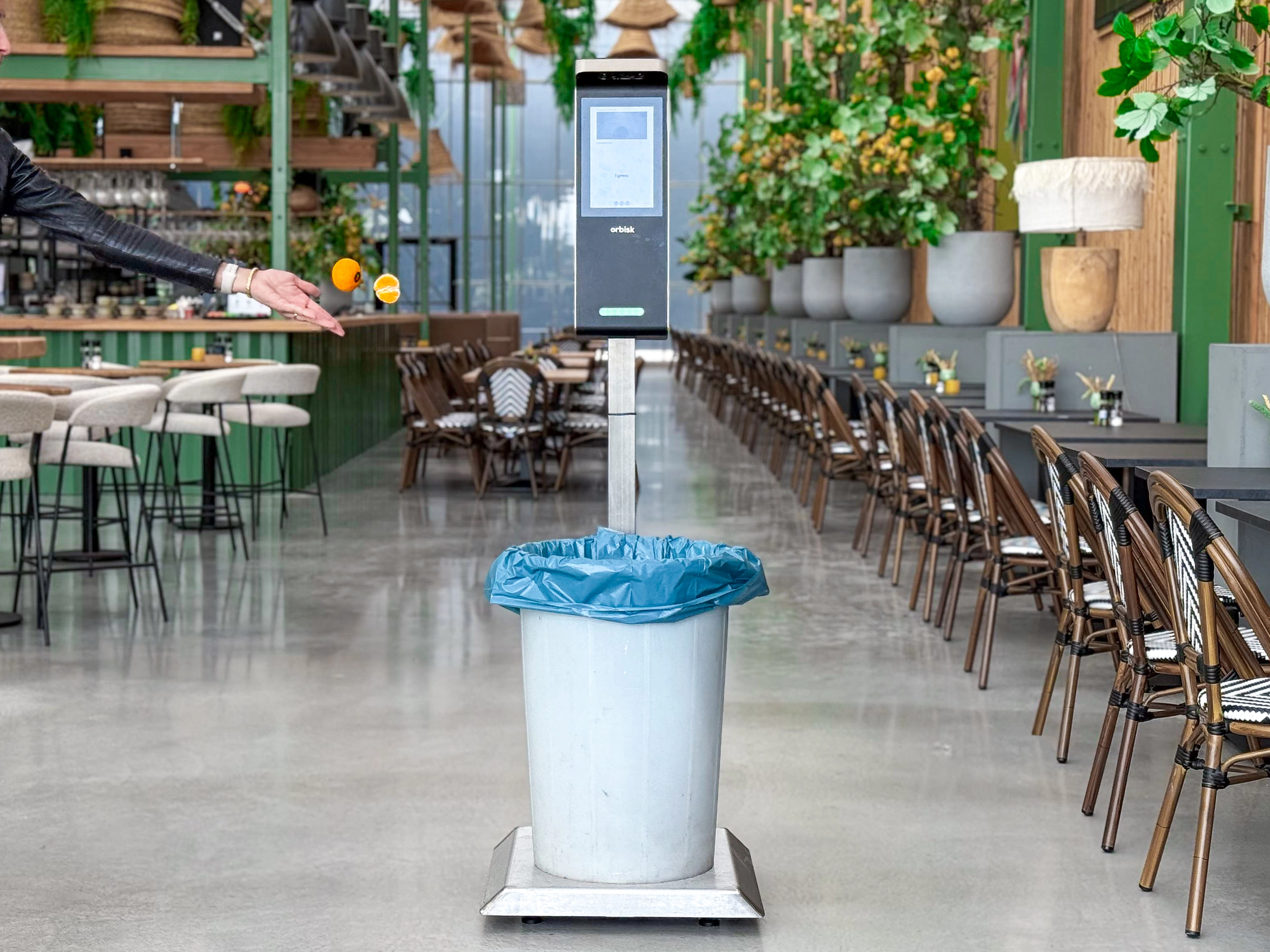 Orbisk weegschaal in het restaurant van de Midden Nederland Hallen
